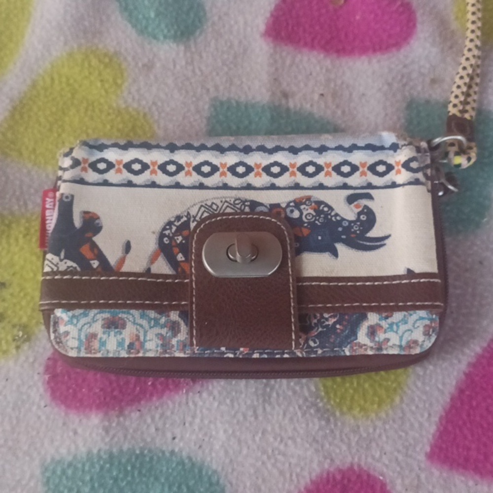 Woman's small hand carried billfold